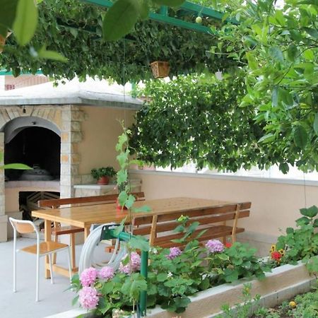 Cosey Studio Apartment For 2 Free Private Parking Макарска Экстерьер фото