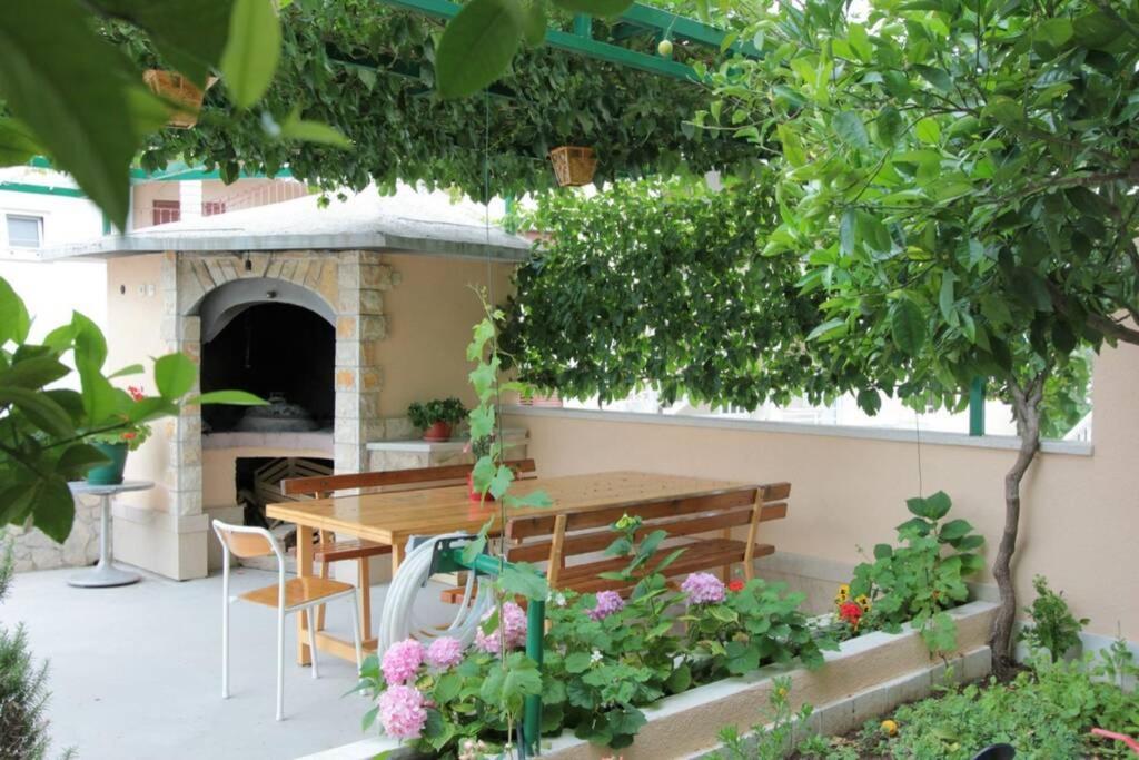 Cosey Studio Apartment For 2 Free Private Parking Макарска Экстерьер фото