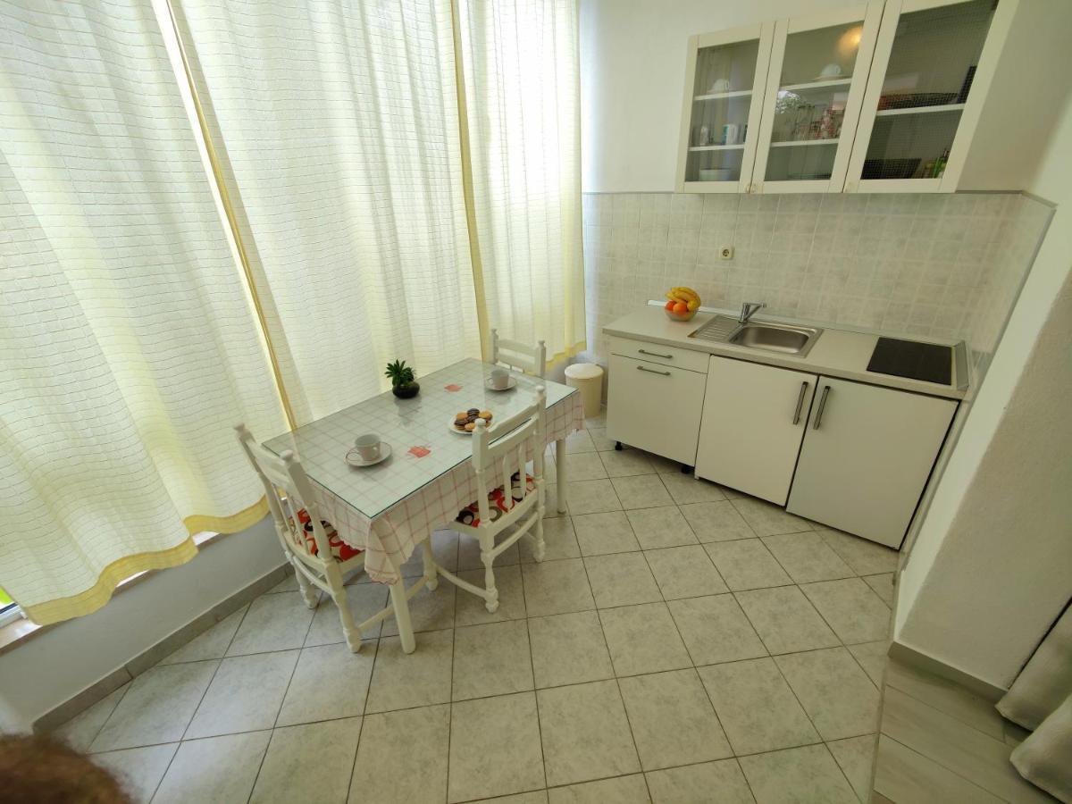 Cosey Studio Apartment For 2 Free Private Parking Макарска Экстерьер фото