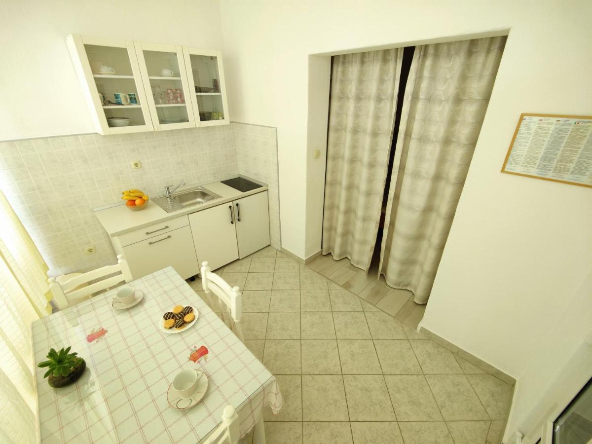 Cosey Studio Apartment For 2 Free Private Parking Макарска Экстерьер фото