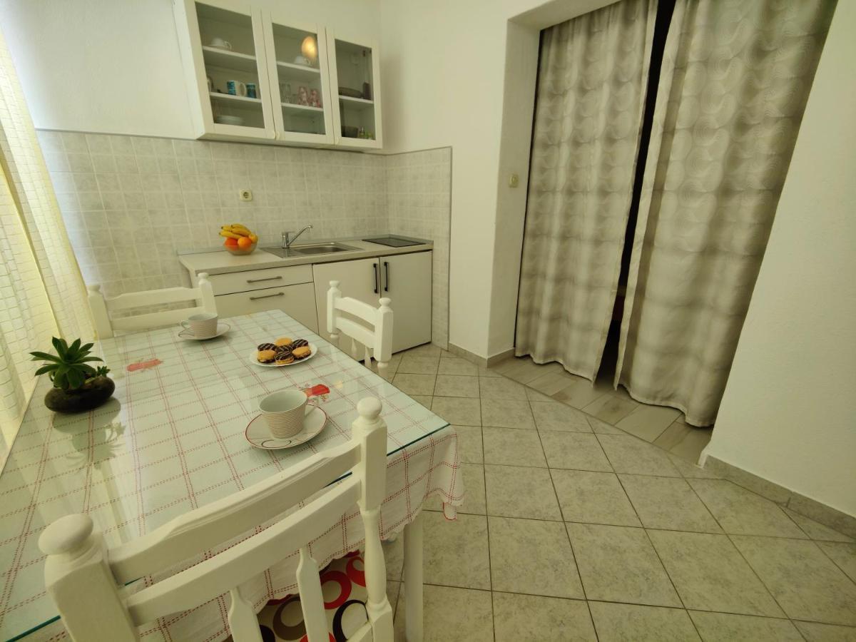 Cosey Studio Apartment For 2 Free Private Parking Макарска Экстерьер фото